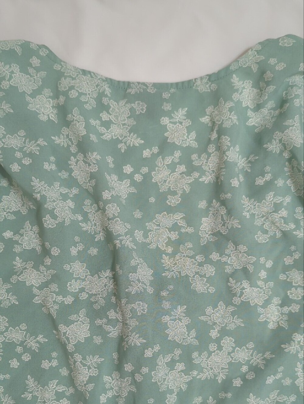 Torrid Hi-Lo Tie-Front Top, Color Lacey floral granite green sm Size 1X - Picture 12 of 15